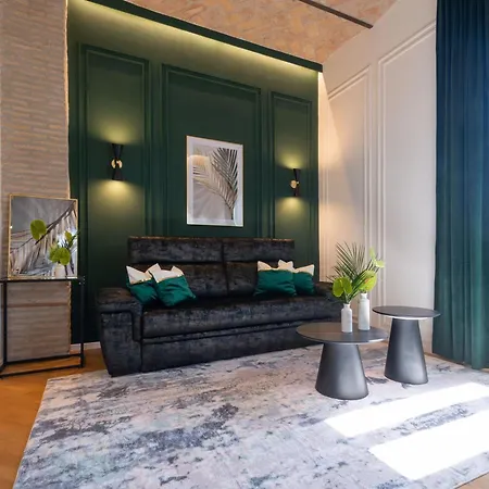 Colosseo Flats And Penthouse *
